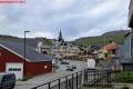 Havøysund: Strandgata in Blickrichtung Westen mit Kirche und Coop-Markt
