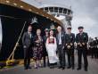 HAVILA POLLUX in Bergen am 13.05.2024, vl.: CEO Bent Martini, Patin Erna Solberg, Kapitän Martin Iversen, Hotelmanagerin Else Kristine Tjessem, Vorsitzender Per Sævik, Chefingenieur Jan Vikebakk und 1. Steuermann Harry Åge Henriksen - ©Havila, Fotograf: Martin Giskegjerde/Oclin